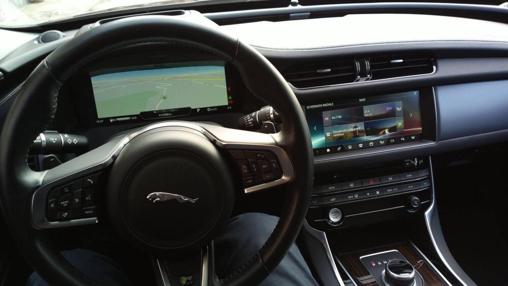 Jaguar XF usata a Asti (4)