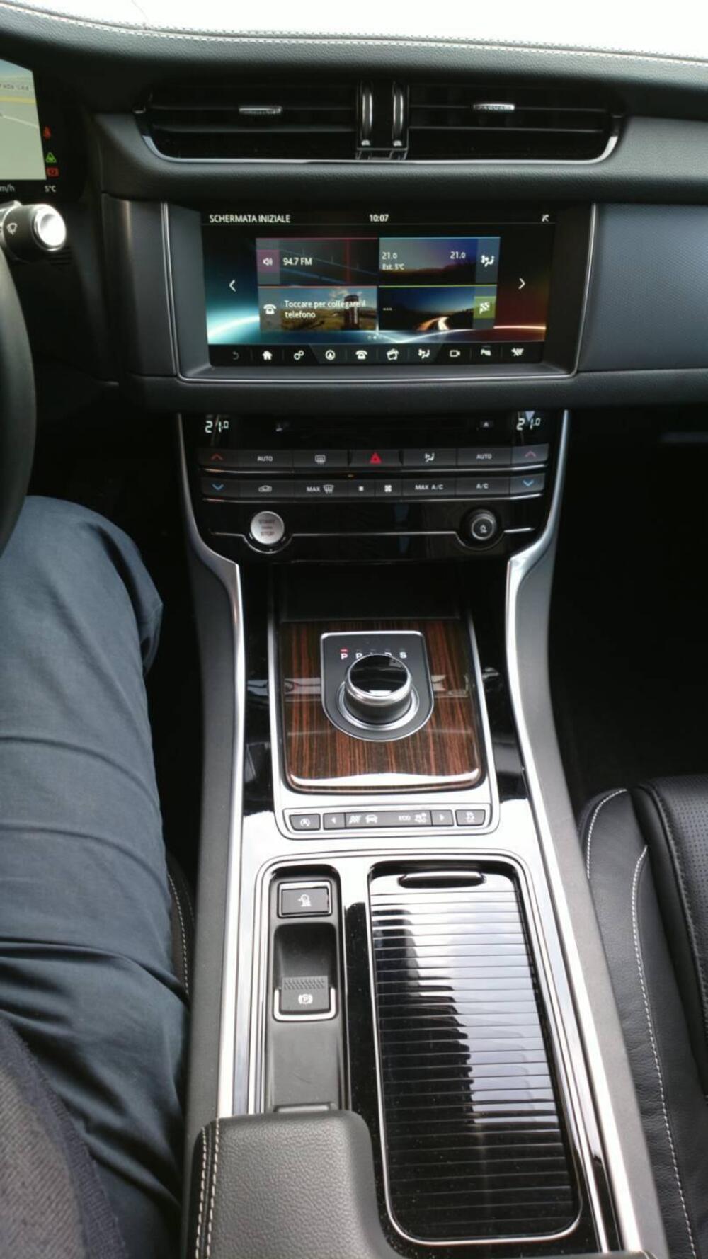 Jaguar XF usata a Asti (6)