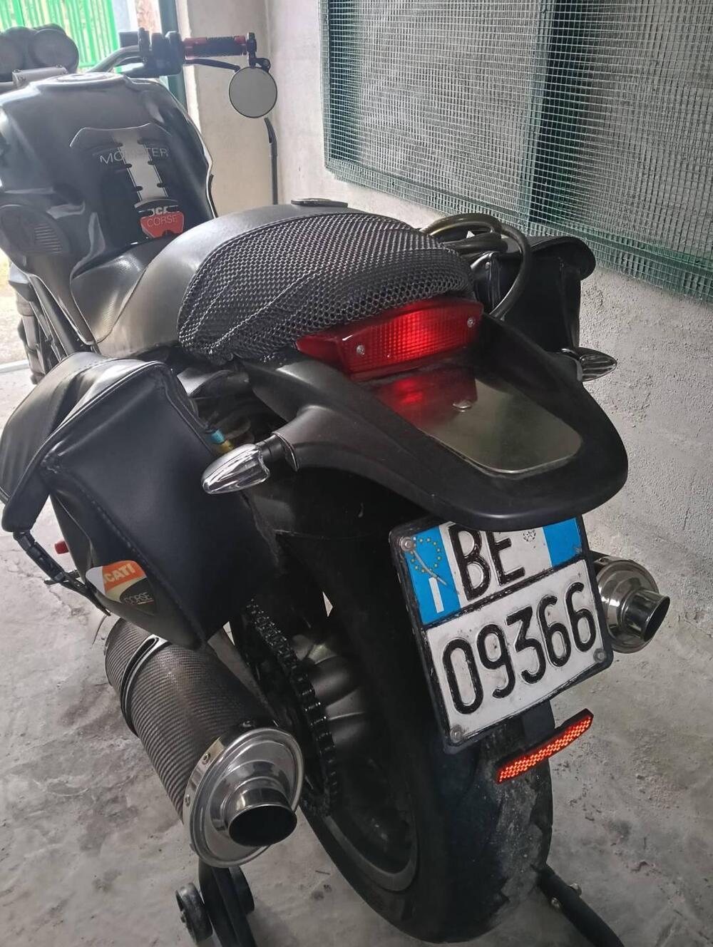 Ducati Monster 600 Dark (1998 - 01) (9)