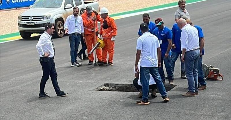 MotoGP 2026. GP del Brasile. Caos a Goiania: buco nella pista, programma sospeso. Resta solo la Sprint, qualifiche Moto2 e Moto3 rinviate