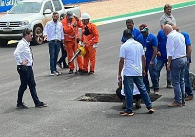 MotoGP 2026. GP del Brasile. Caos a Goiania: buco nella pista, programma sospeso. Resta solo la Sprint, qualifiche Moto2 e Moto3 rinviate