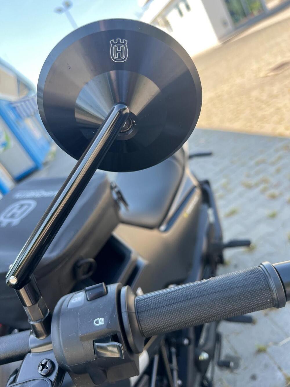 Husqvarna Svartpilen 401 (2021 - 23) (5)