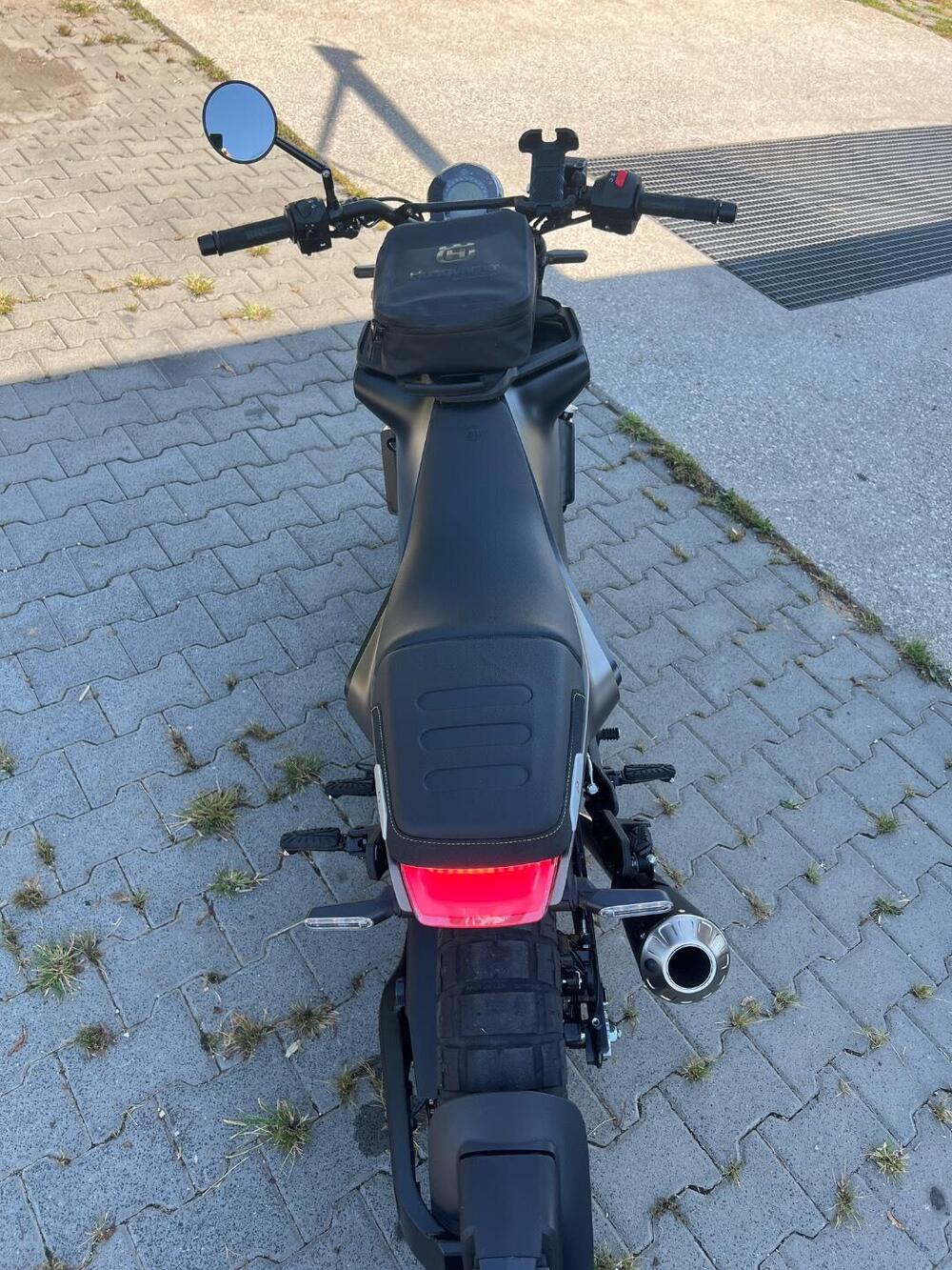 Husqvarna Svartpilen 401 (2021 - 23) (6)