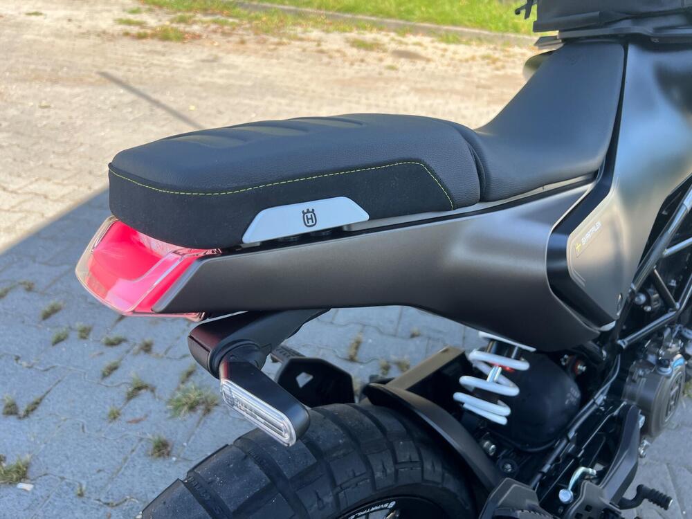 Husqvarna Svartpilen 401 (2021 - 23) (7)