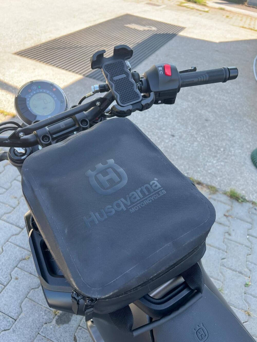 Husqvarna Svartpilen 401 (2021 - 23) (11)