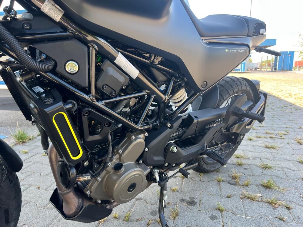 Husqvarna Svartpilen 401 (2021 - 23) (14)