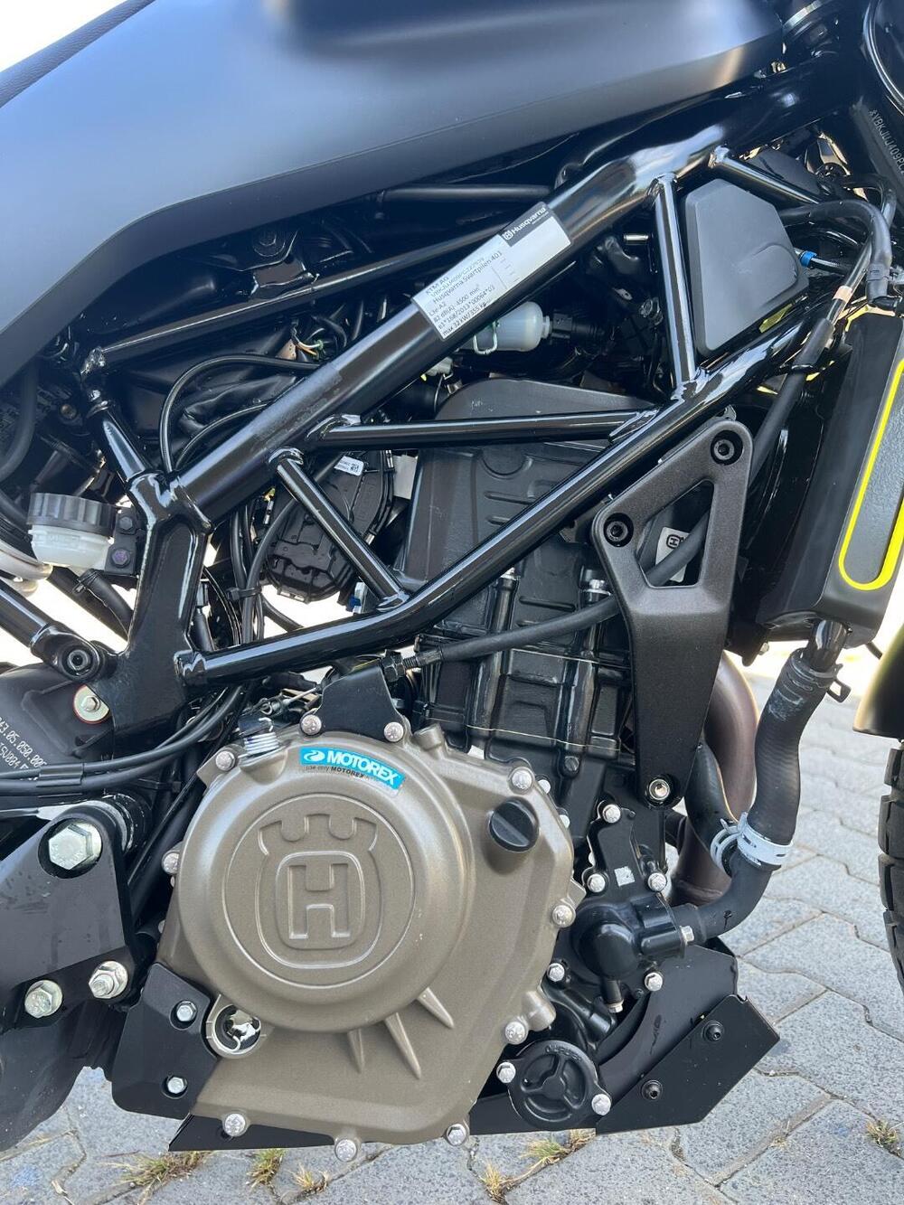 Husqvarna Svartpilen 401 (2021 - 23) (15)