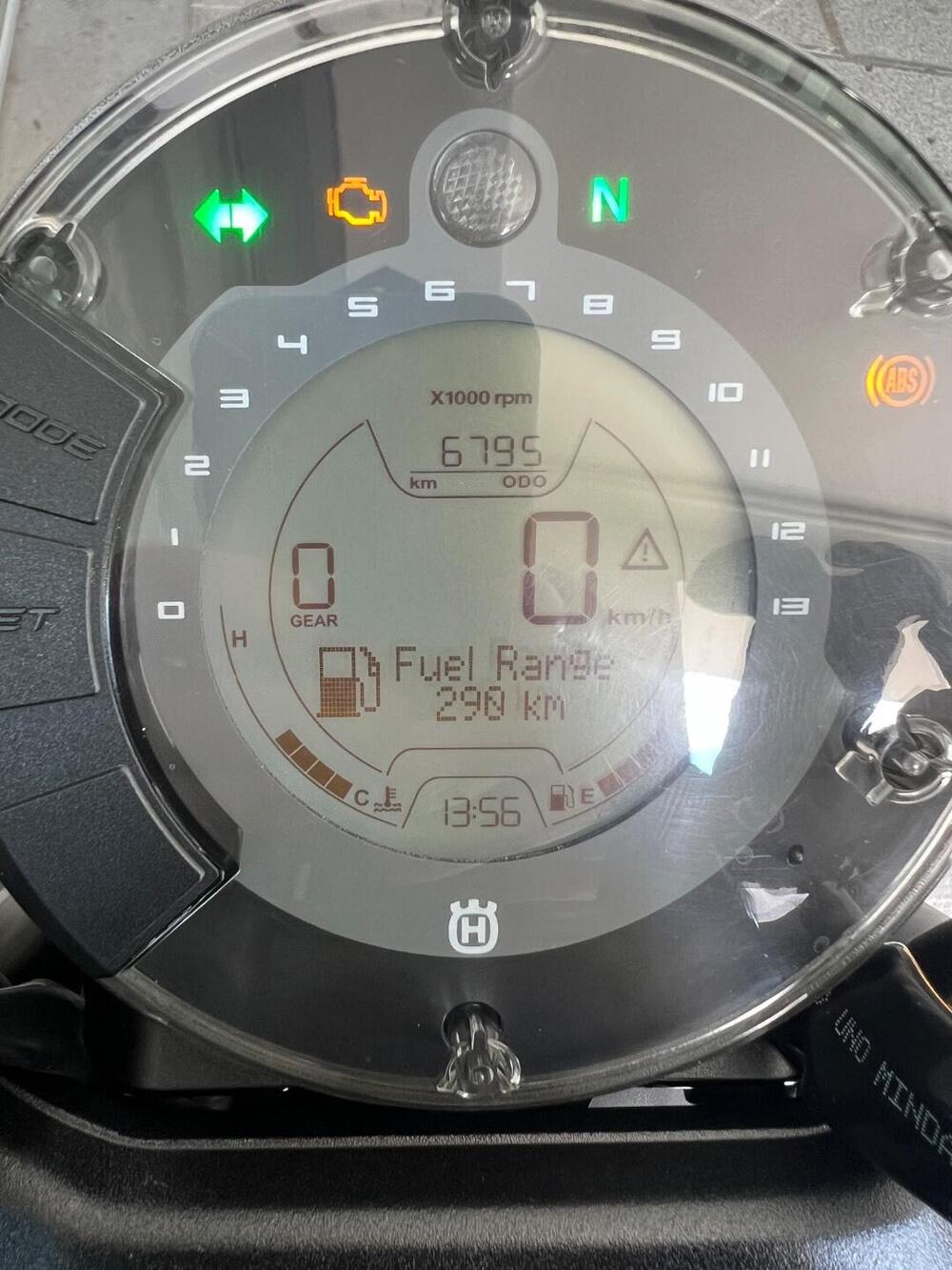 Husqvarna Svartpilen 401 (2021 - 23) (17)