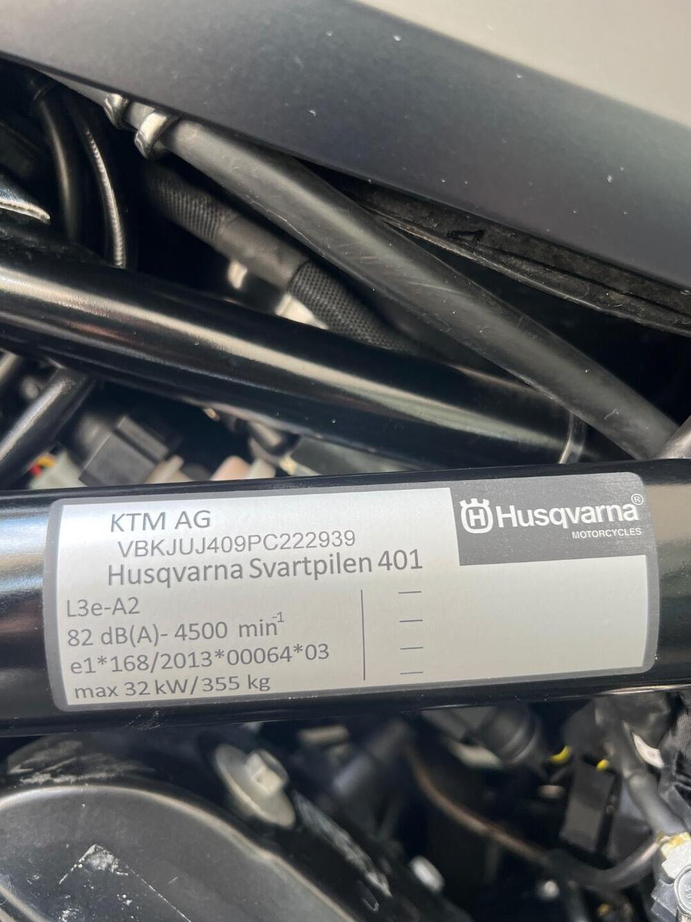 Husqvarna Svartpilen 401 (2021 - 23) (18)