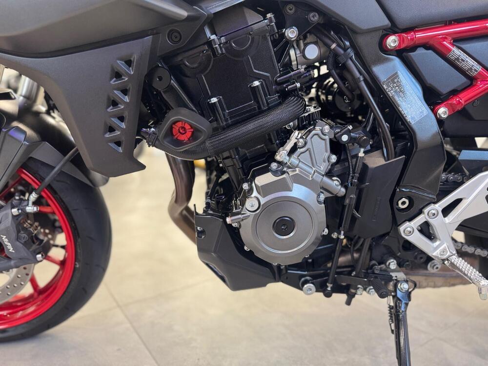 Suzuki GSX-8S (2025 - 26) (10)