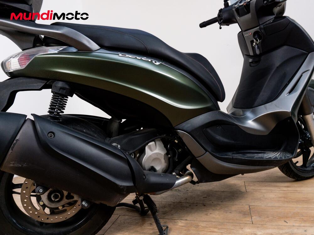 Piaggio Beverly 350 SportTouring ie ABS (2011 - 17) (4)