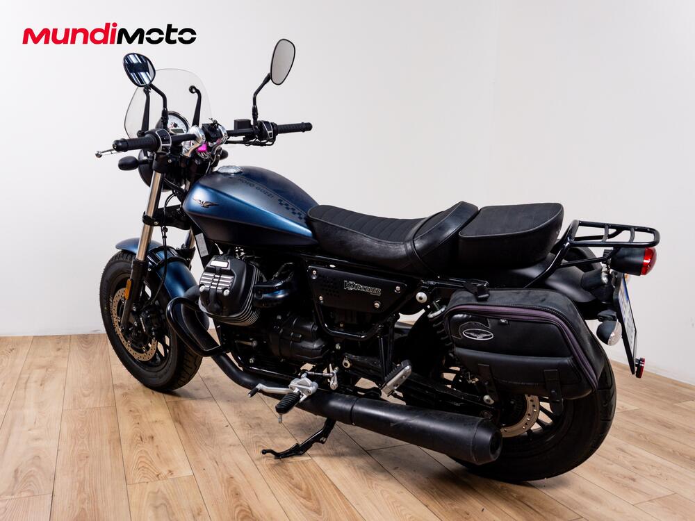 Moto Guzzi V9 Bobber (2021 - 25) (5)