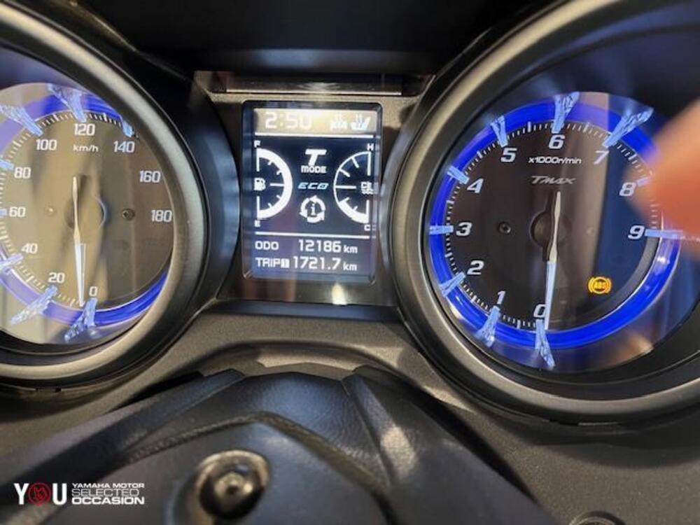 Yamaha T-Max 560 Tech Max (2021) (2)
