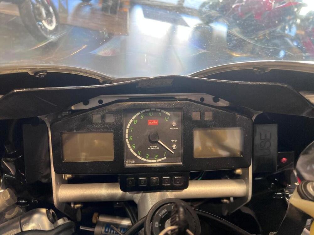 Aprilia RSV 1000 (1998 - 99) (8)