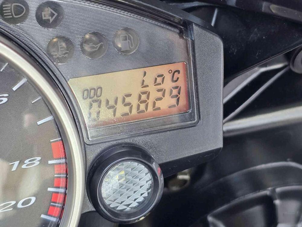 Yamaha YZF R6 (2006 - 07) (26)