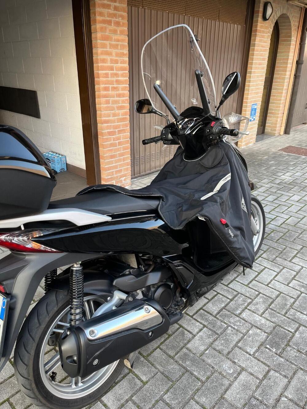 Honda SH 300 i ABS (2016 - 20) (2)