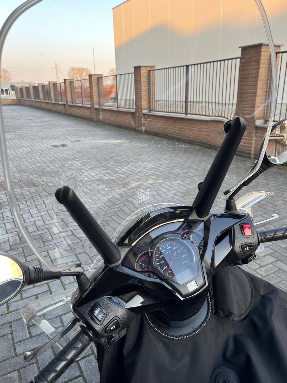 Honda SH 300 i ABS (2016 - 20) (4)