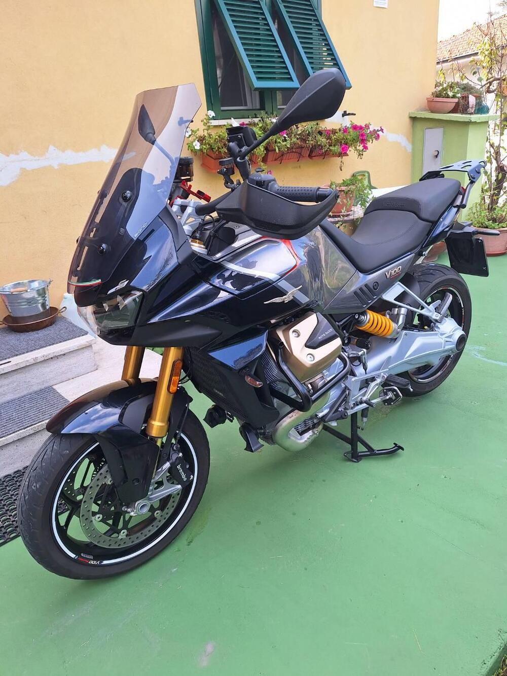 Moto Guzzi V100 Mandello S (2022 - 24) (2)