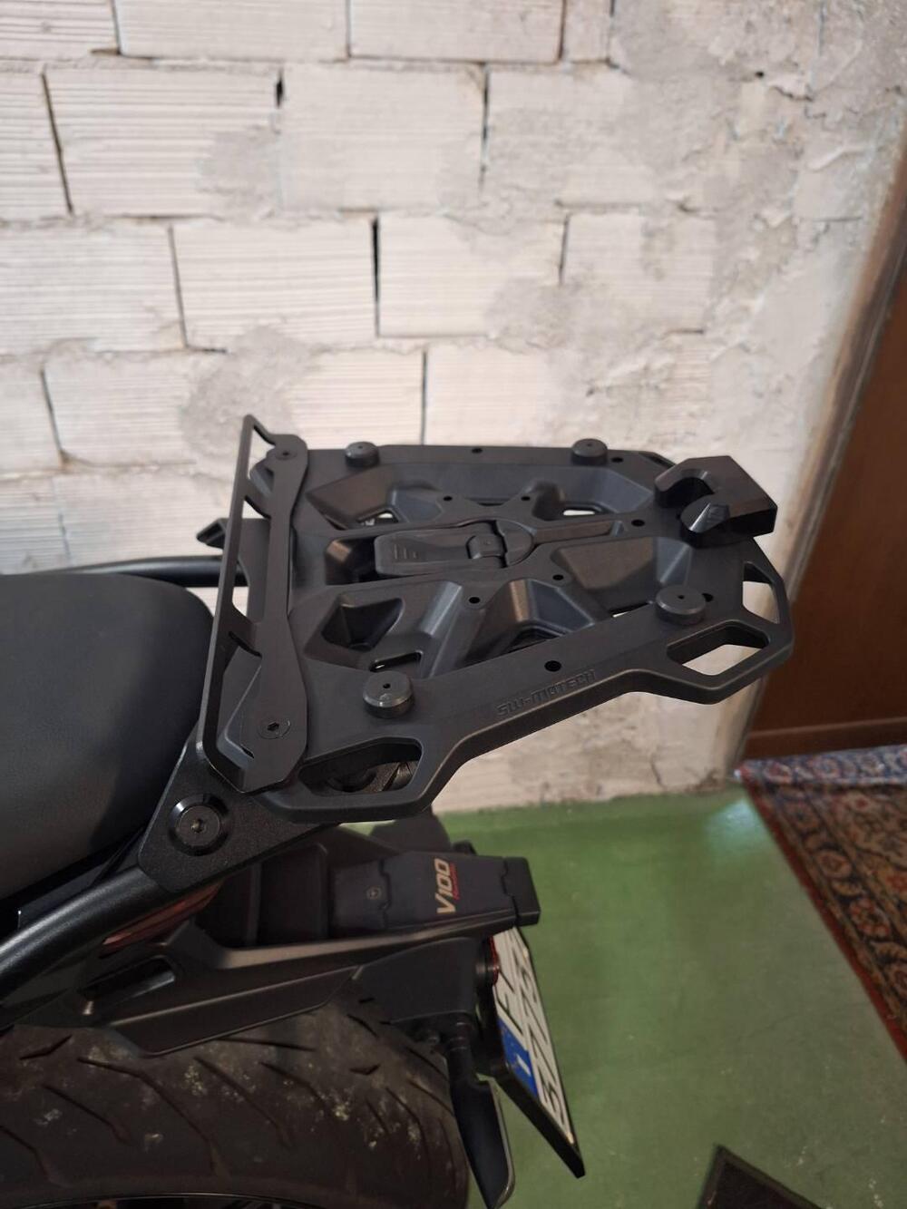 Moto Guzzi V100 Mandello S (2022 - 24) (6)