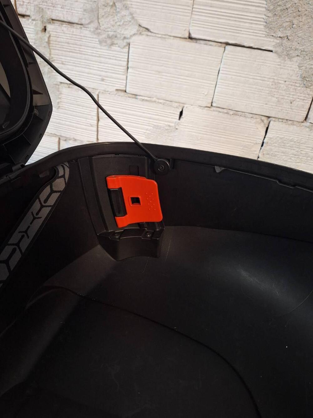 Moto Guzzi V100 Mandello S (2022 - 24) (8)