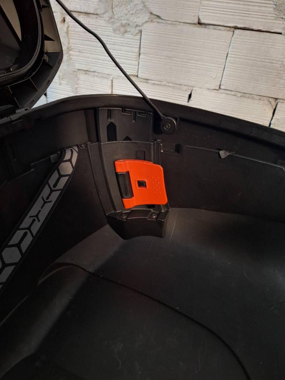 Moto Guzzi V100 Mandello S (2022 - 24) (9)