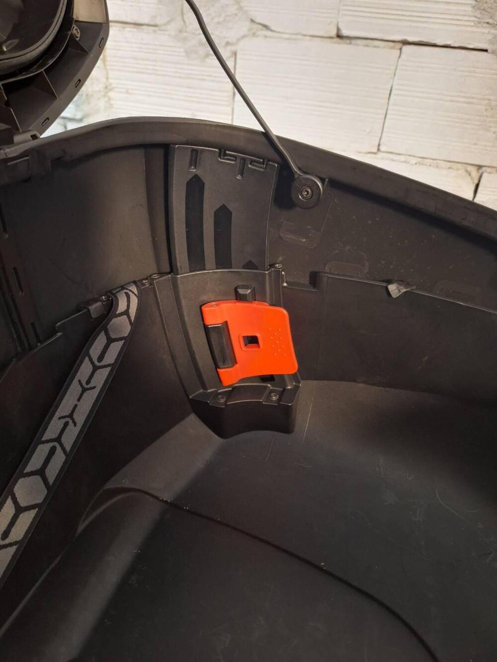 Moto Guzzi V100 Mandello S (2022 - 24) (10)