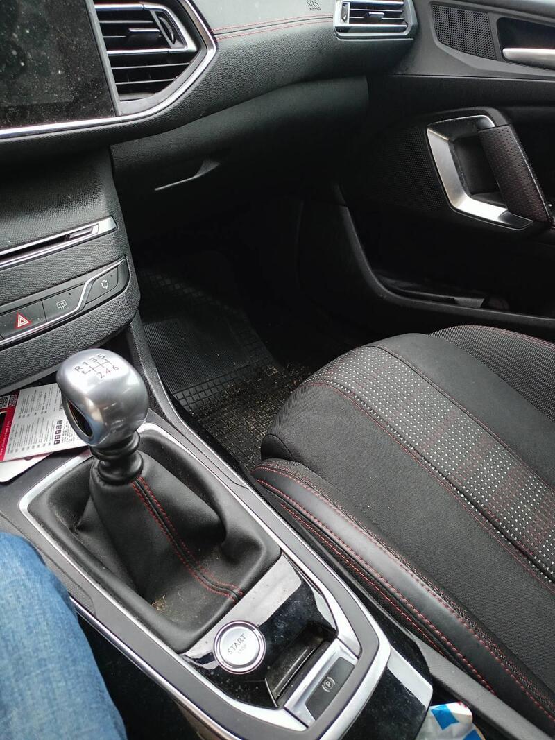 Peugeot 308 SW usata a Taranto (6)