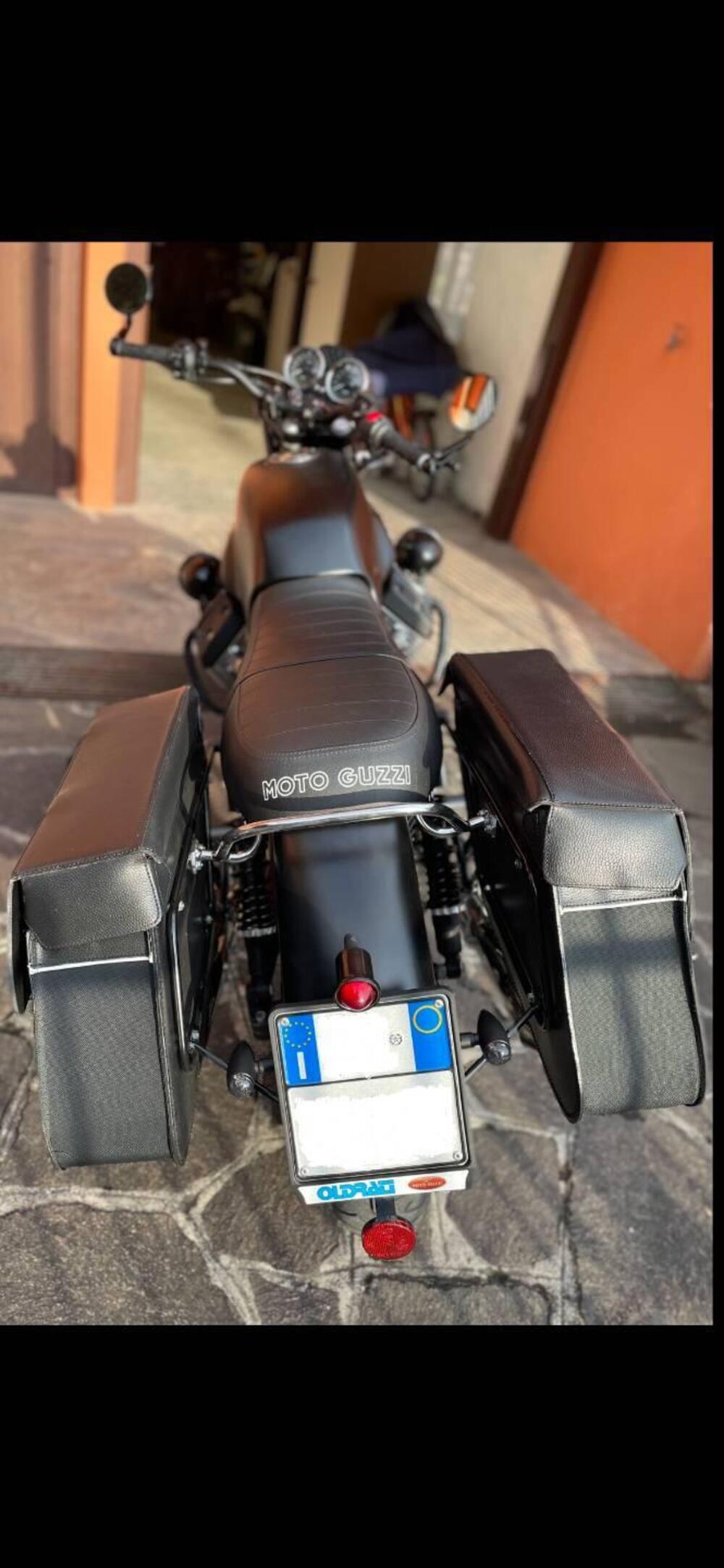 Moto Guzzi V7 II Stone (2015 - 17) (3)