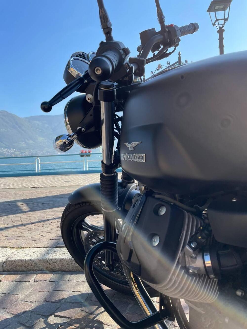 Moto Guzzi V7 II Stone (2015 - 17) (4)