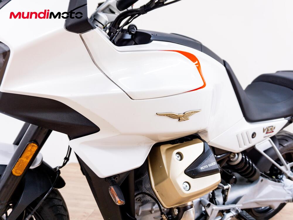 Moto Guzzi V100 Mandello (2022 - 24) (7)