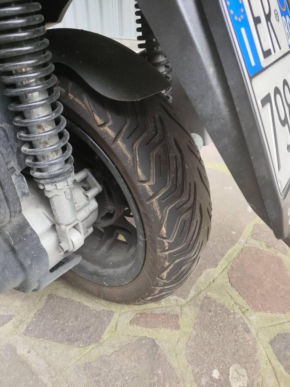 Sym Joymax 300 Z ABS (2018 - 20) (9)