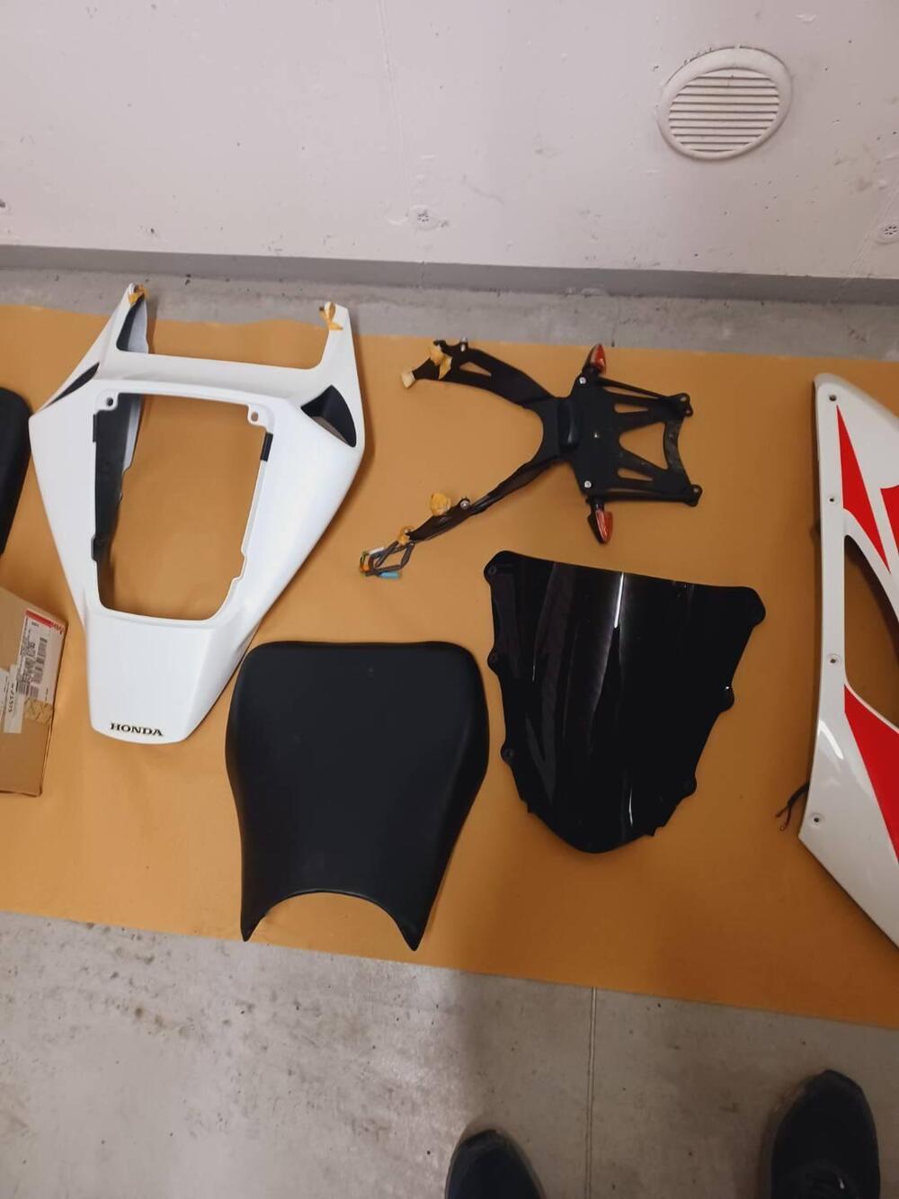 Honda CBR 1000 RR Fireblade (2004 - 05) (6)