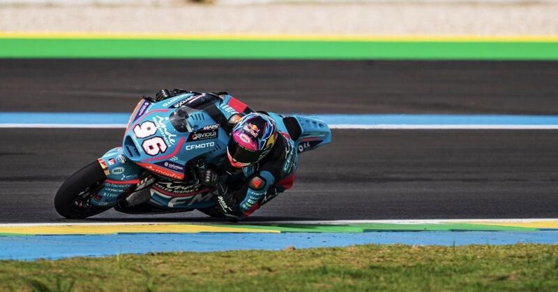 MotoGP 2026. GP del Brasile. Moto2: Dani Holgado domina e vince la gara davanti a Daniel Mu&ntilde;oz, Manu Gonzalez chiude il podio. Tony Arbolino primo italiano, settimo [RISULTATI]