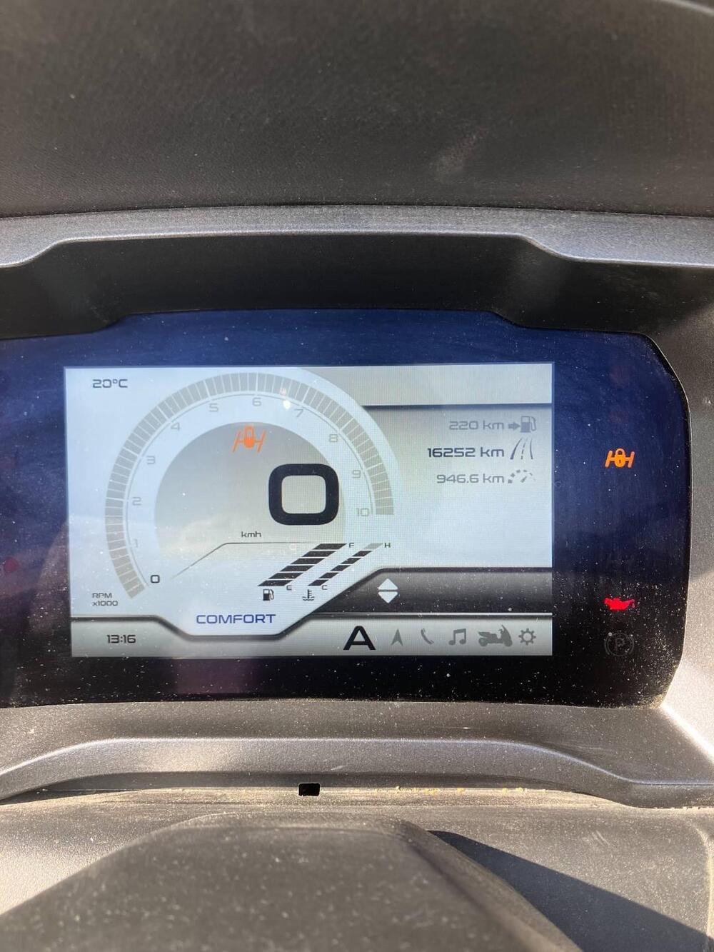 Piaggio MP3 400 ABS Hpe (2023 - 25) (4)