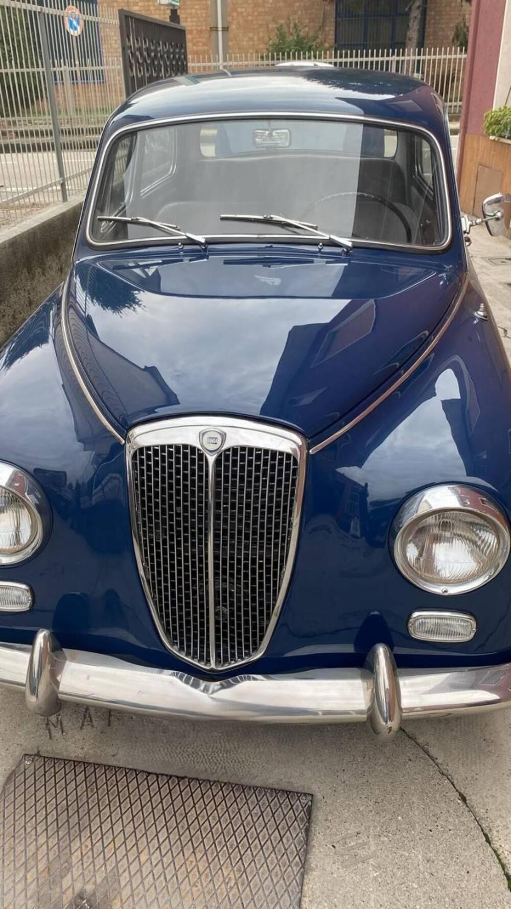 Lancia Appia 2 Serie C10S d'epoca a Milano (5)