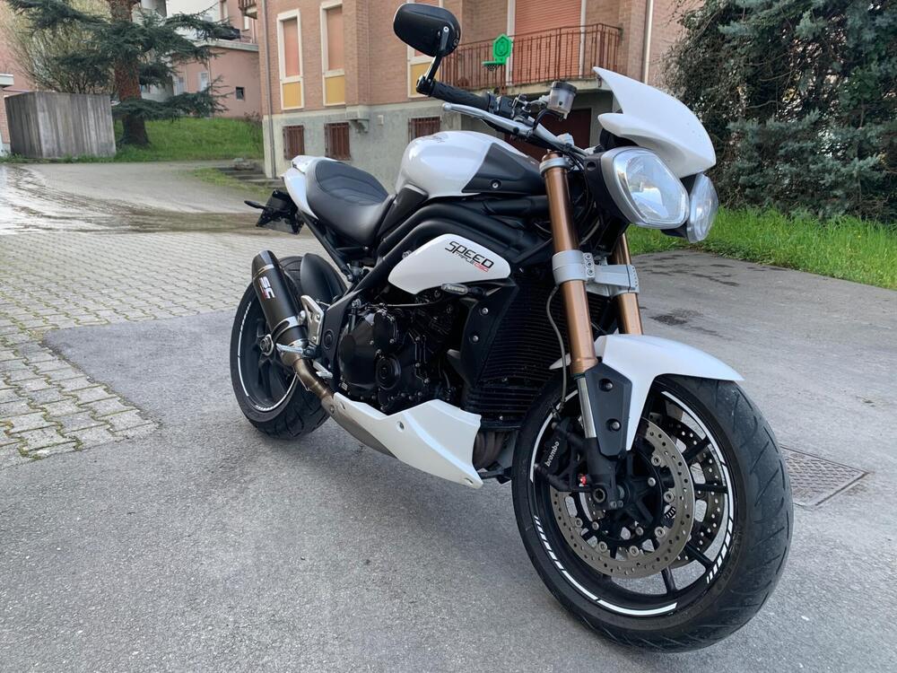 Triumph Speed Triple 1050 ABS (2011 - 15) (2)