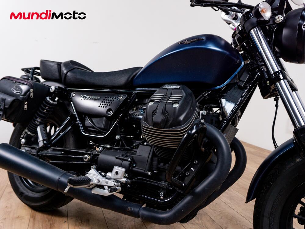 Moto Guzzi V9 Bobber (2021 - 25) (3)