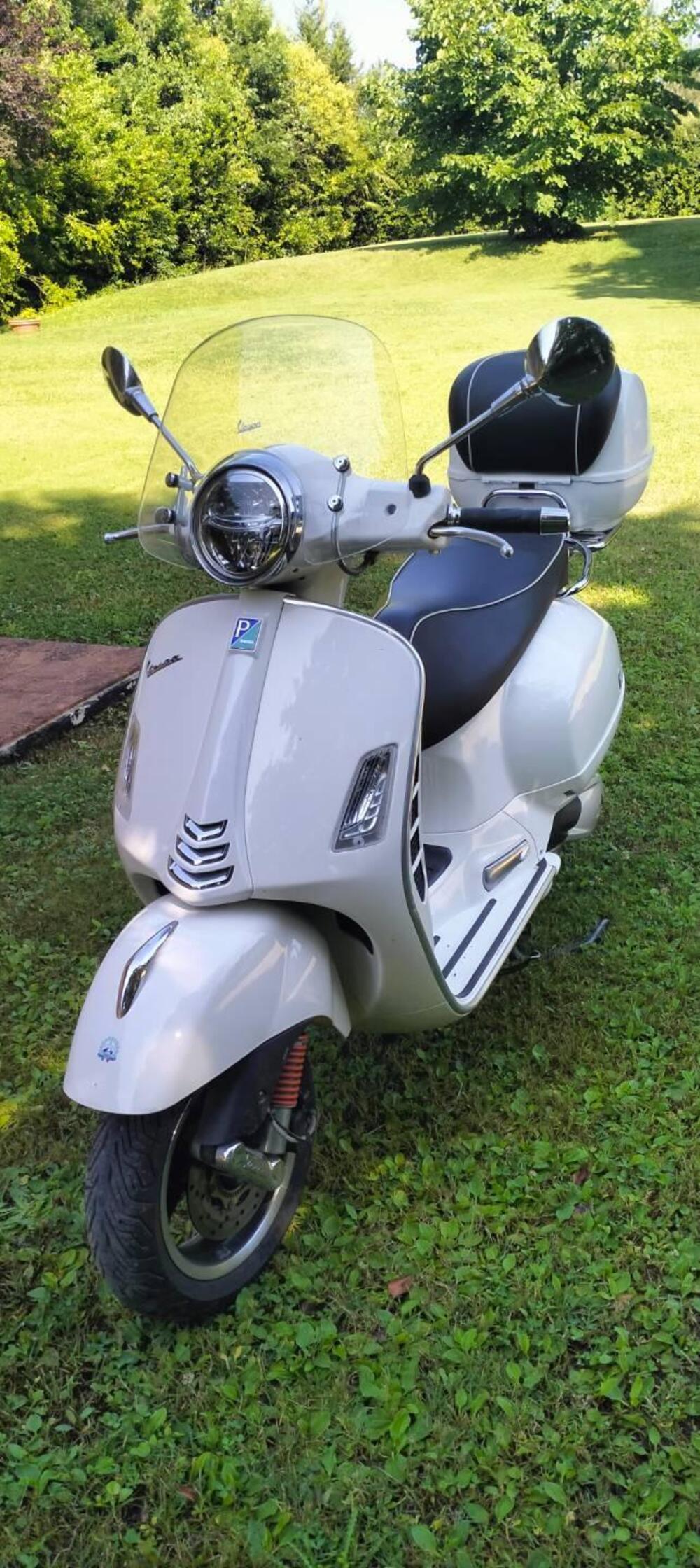 Vespa GTS 300 Super Hpe (2018 - 19) (2)