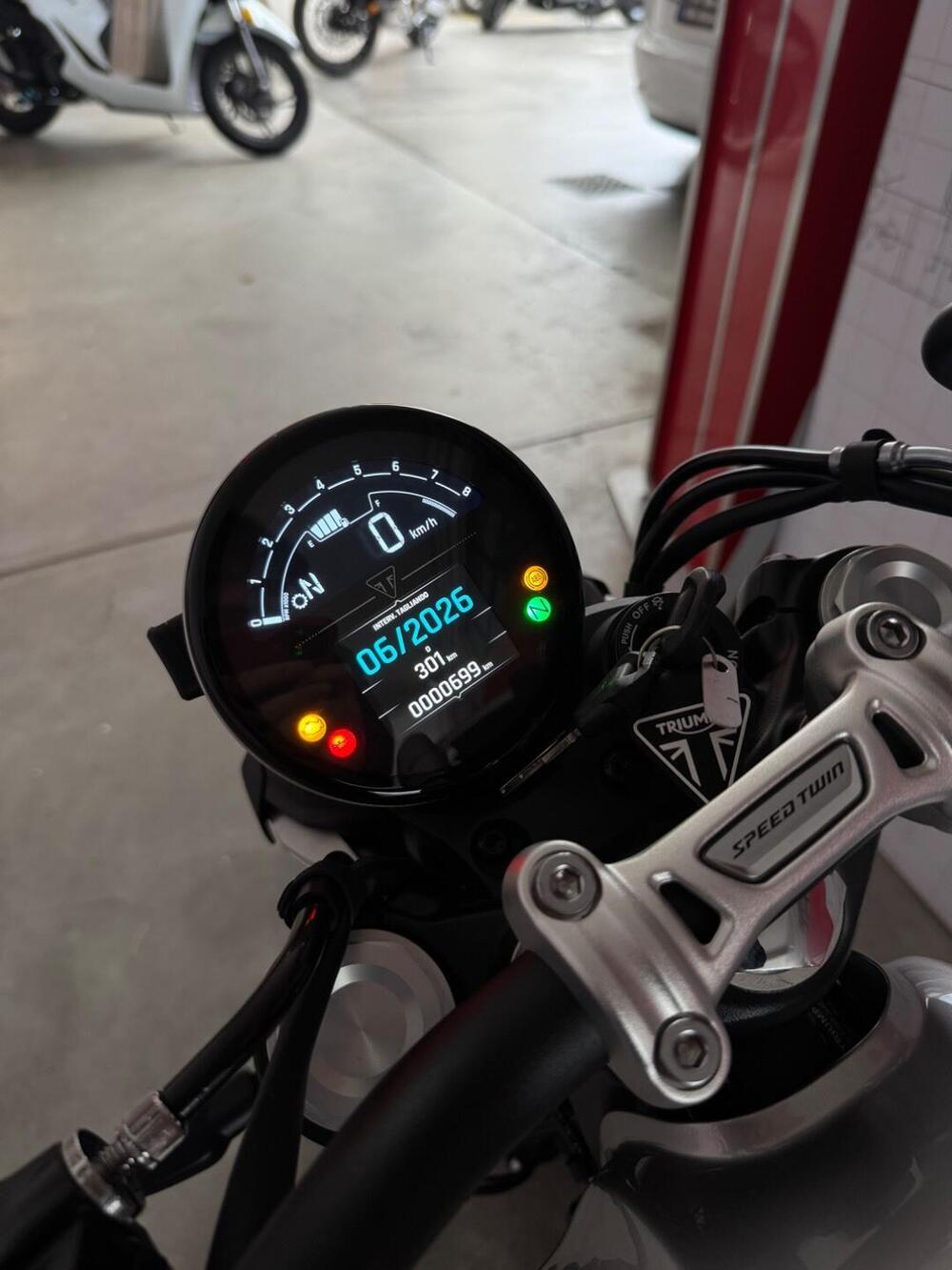 Triumph Speed Twin 900 (2025 - 26) (4)