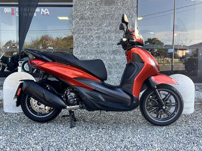 Piaggio Beverly 300 Hpe (2021) usata