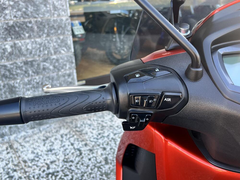 Piaggio Beverly 300 Hpe (2021) (8)