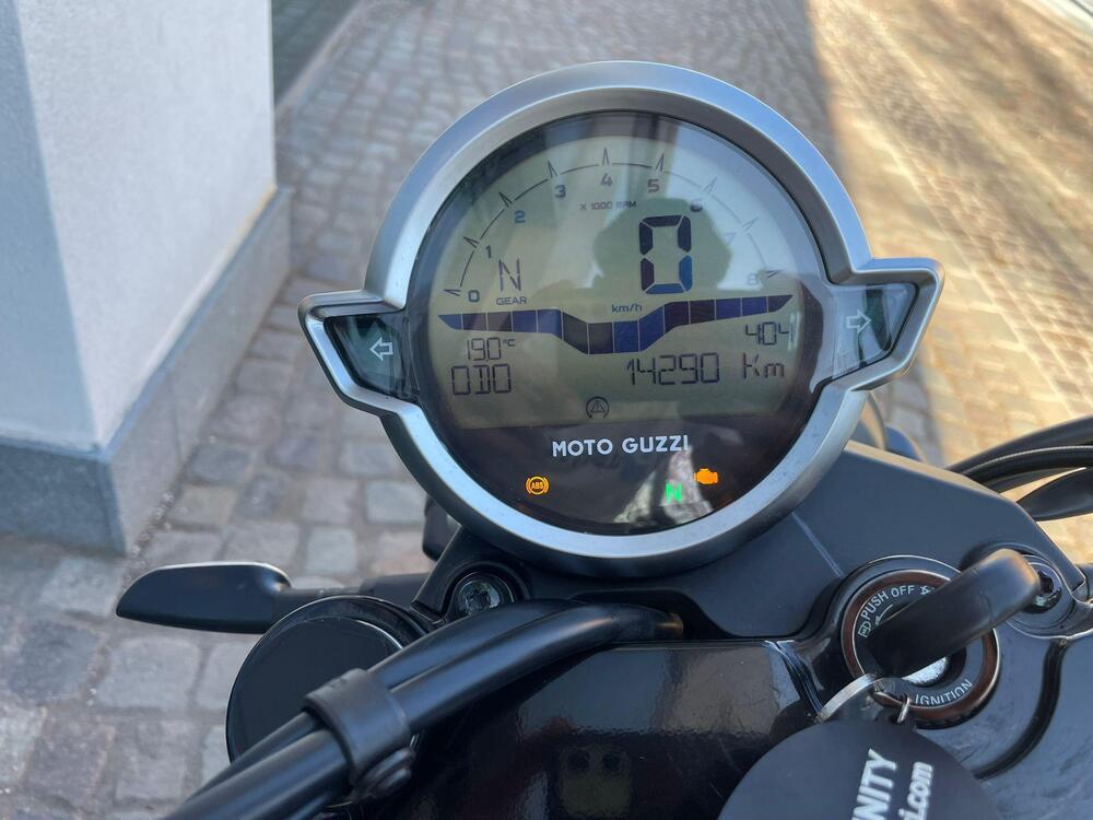 Moto Guzzi V7 Stone (2021 - 24) (5)