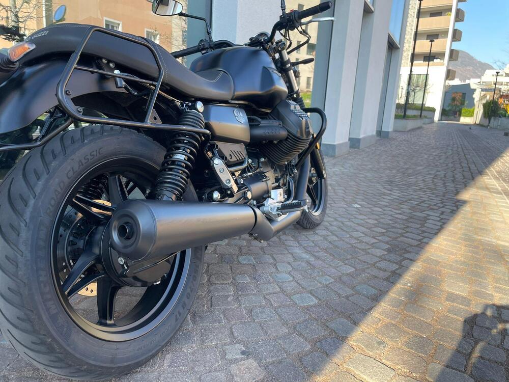 Moto Guzzi V7 Stone (2021 - 24) (6)