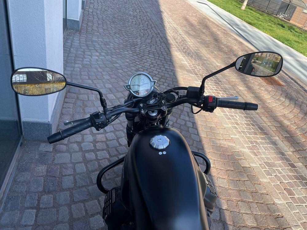Moto Guzzi V7 Stone (2021 - 24) (7)