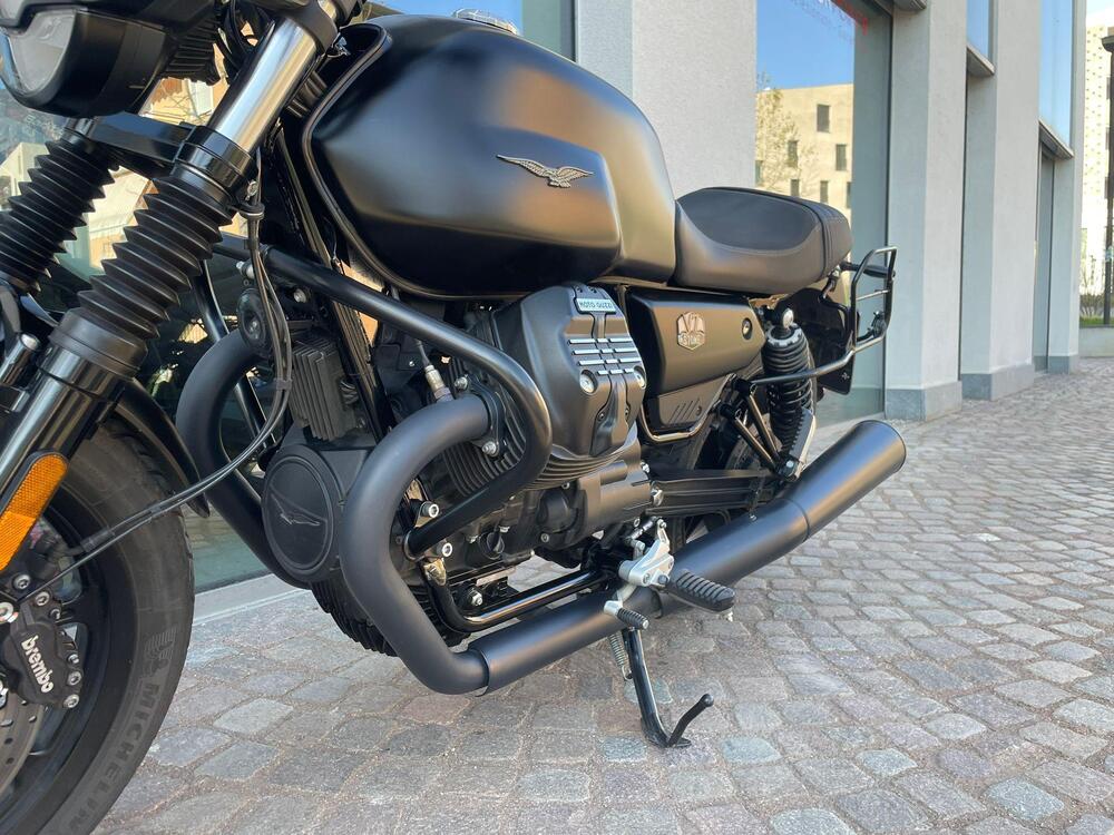 Moto Guzzi V7 Stone (2021 - 24) (10)