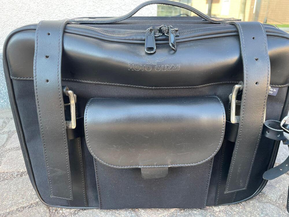 Moto Guzzi V7 Stone (2021 - 24) (12)