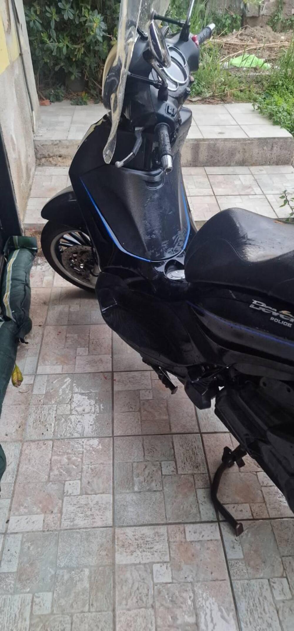 Piaggio Beverly 300 i.e. Police ABS-ASR (2017 - 20) (2)