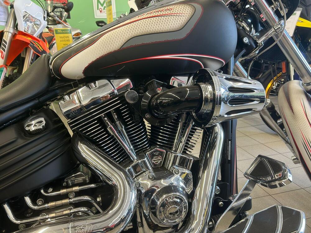 Harley-Davidson 1584 Rocker C (2009 - 11) - FXCWC (4)