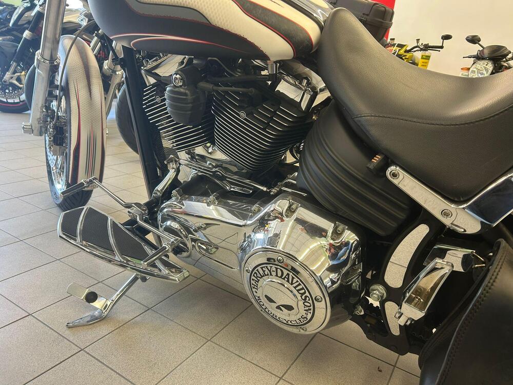 Harley-Davidson 1584 Rocker C (2009 - 11) - FXCWC (13)