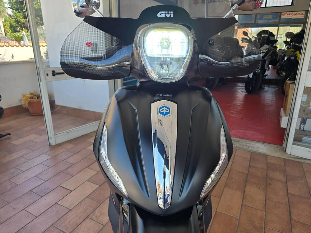 Piaggio Beverly 300 i.e. Police ABS-ASR (2017 - 20) (6)